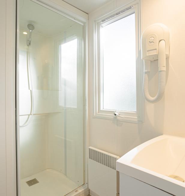 Salle de bain du mobil-home Famille Eco sur l'Ile de Ré