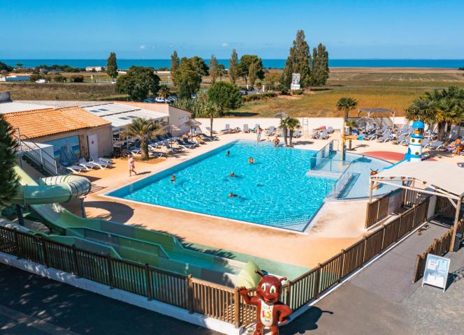 Piscine chauffée camping Les Peupliers