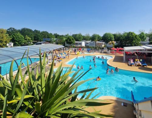 Piscine chauffée camping Les Chalands Fleuris