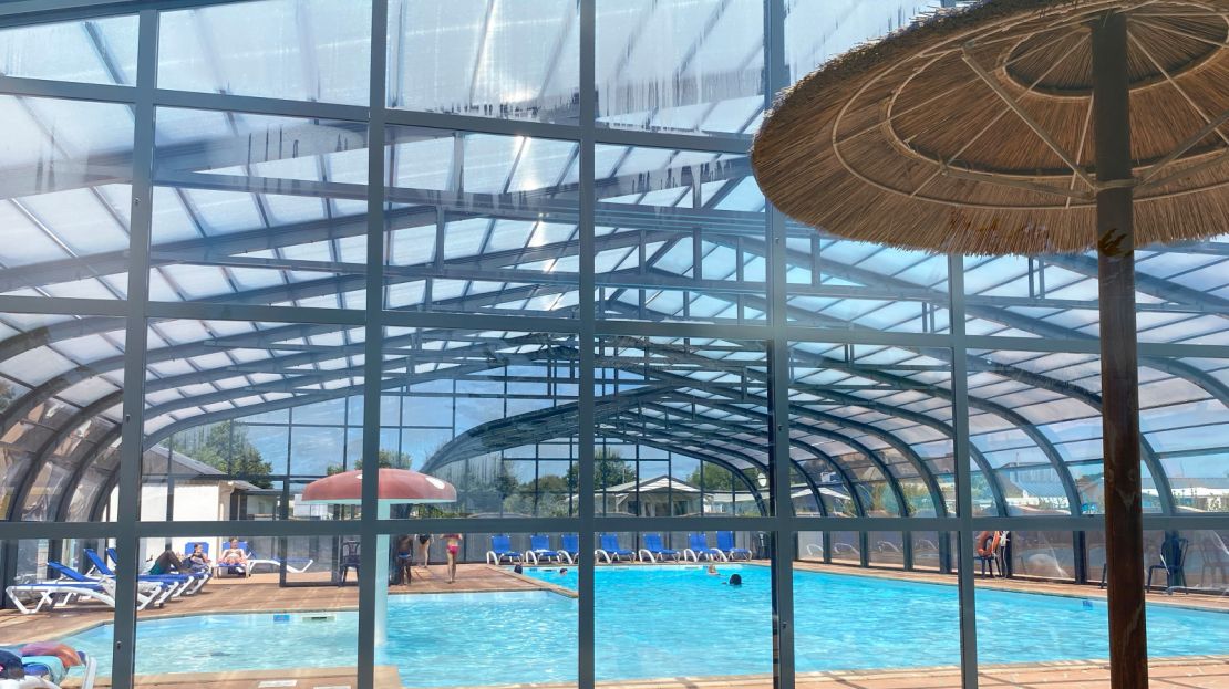 Piscine couverte chauffée Camping La Corniche Finistère Sud