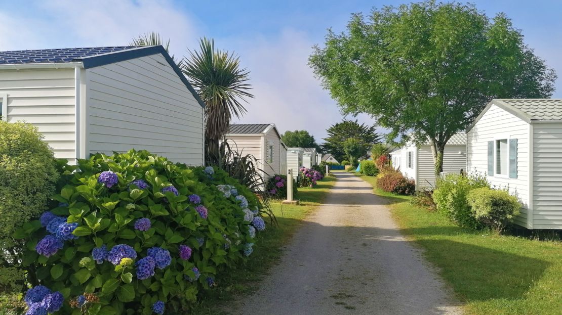 allées-camping-la-corniche-jour
