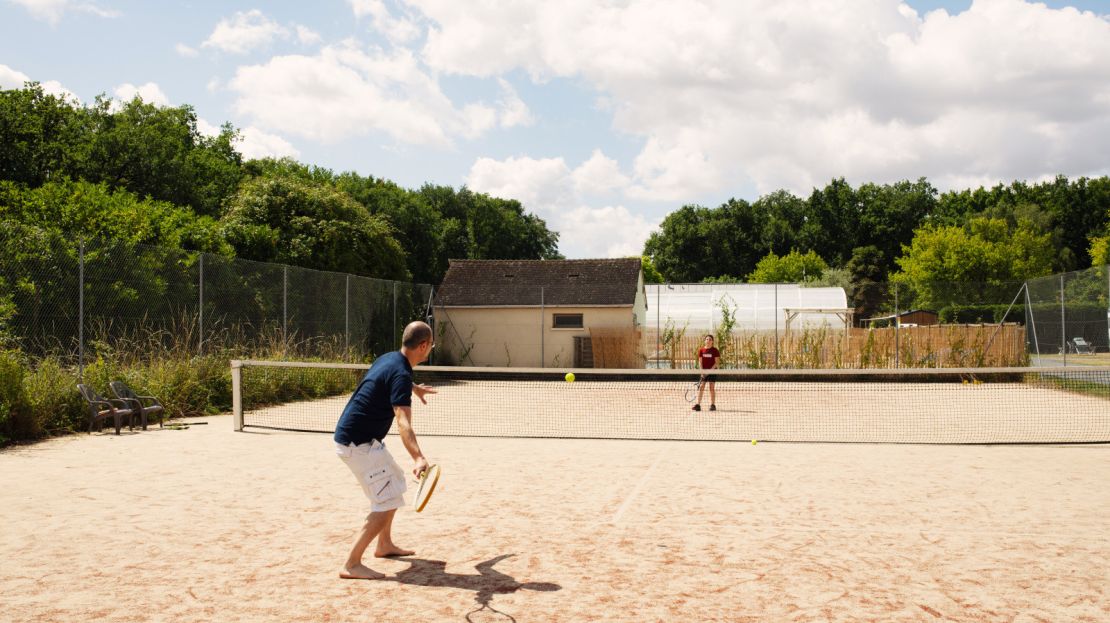 camping-la-mignardiere-chateaux-de-la-loire-terrain-tennis Camping la Mignardière - Destination Châteaux de la Loire - Terrain de tennis