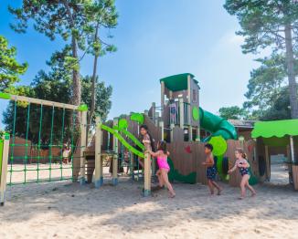 Aire de jeux camping Signol