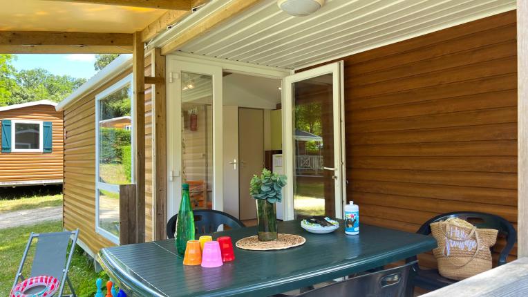 Mobil-home Loggia Éco pour des vacances en camping