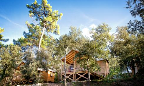 Cabane sur pilotis camping Signol