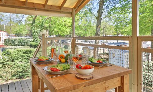 Cabane sur pilotis camping Signol