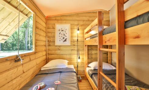 Cabane sur pilotis camping Signol