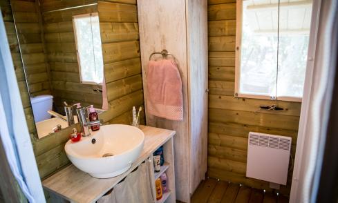 Cabane sur pilotis camping Signol