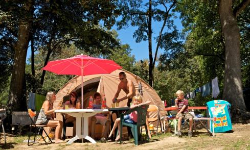 Emplacement camping Le Petit Rocher