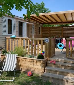 Mobil-home Tribu pour des vacances en camping